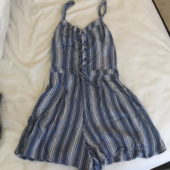 Cute Hollister Romper - Picture 1 of 3